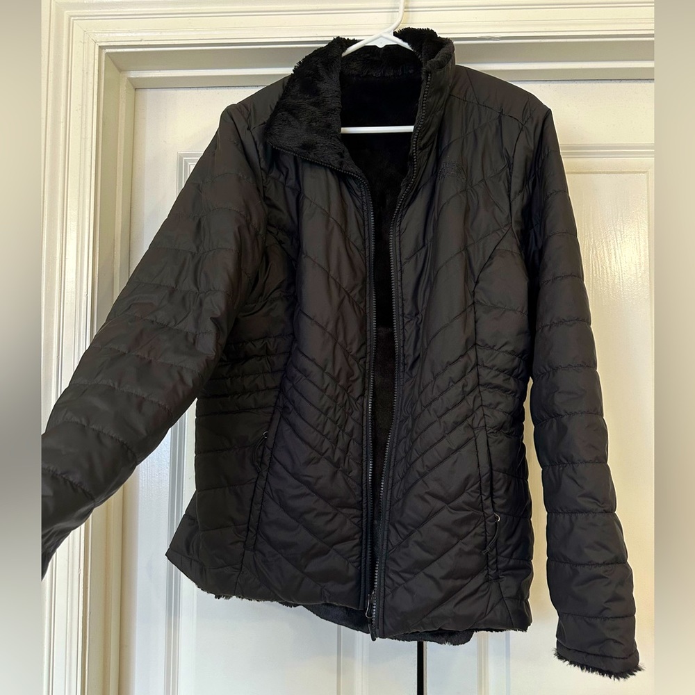 black women’s Northface reversible fleece puffer jacket size XL